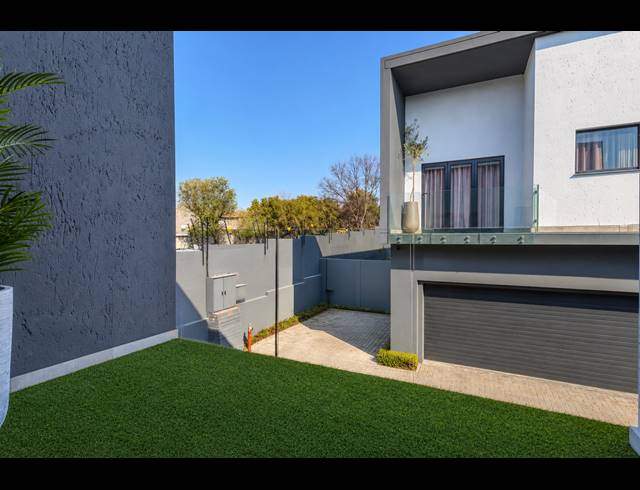 4 BEDROOM CLUSTER TO LET IN BRYANSTON EAST